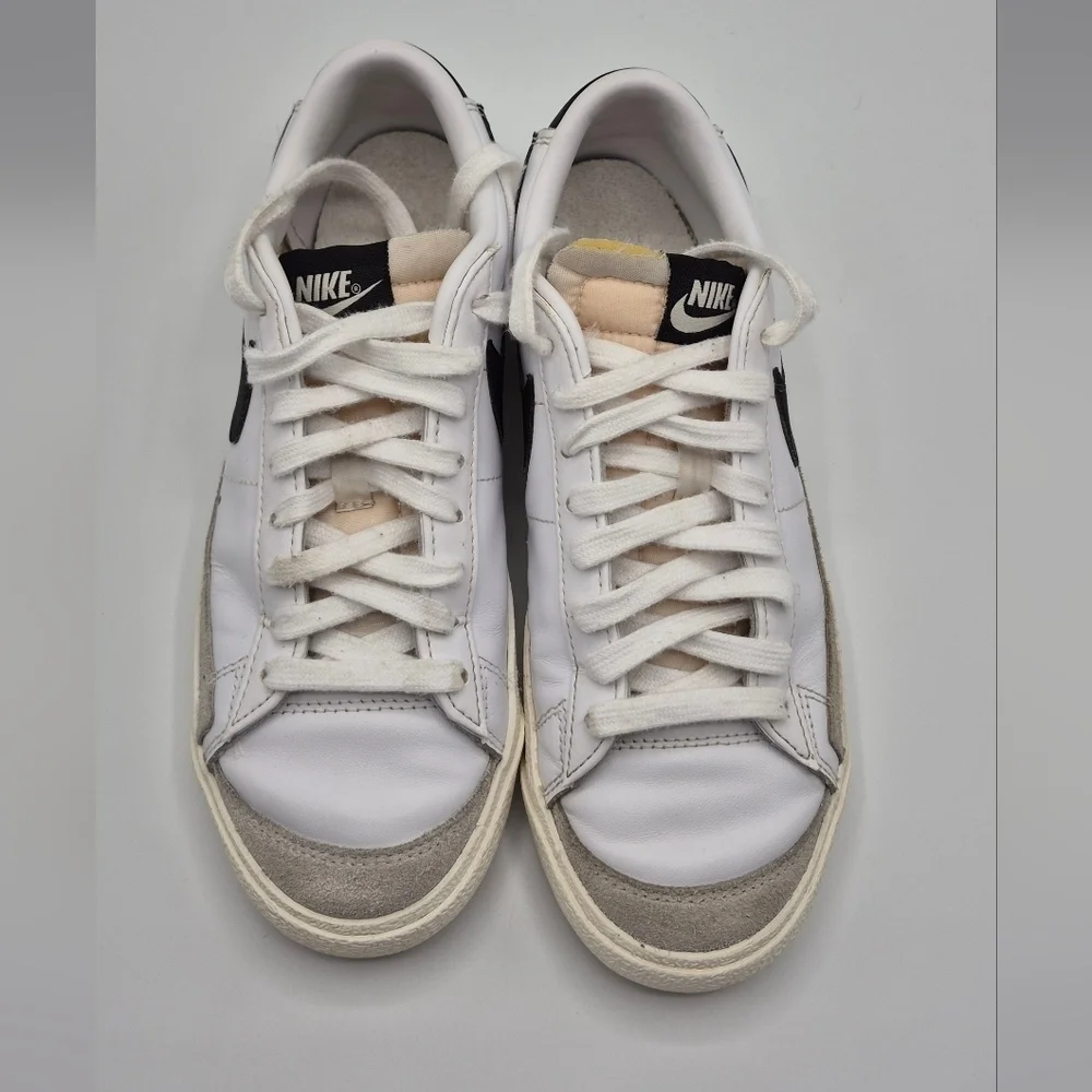 Nike Men's White and Gray Sneakers
